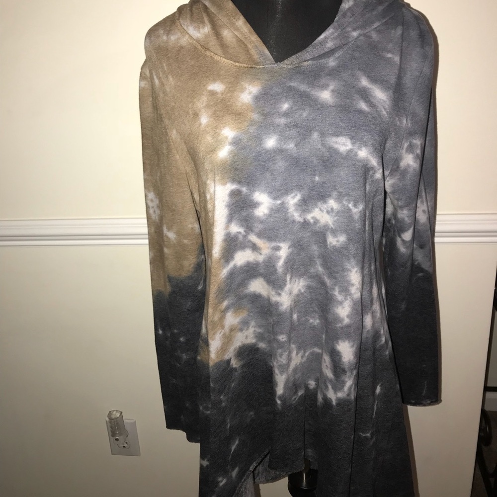 lightweight comfy sweatshirt!